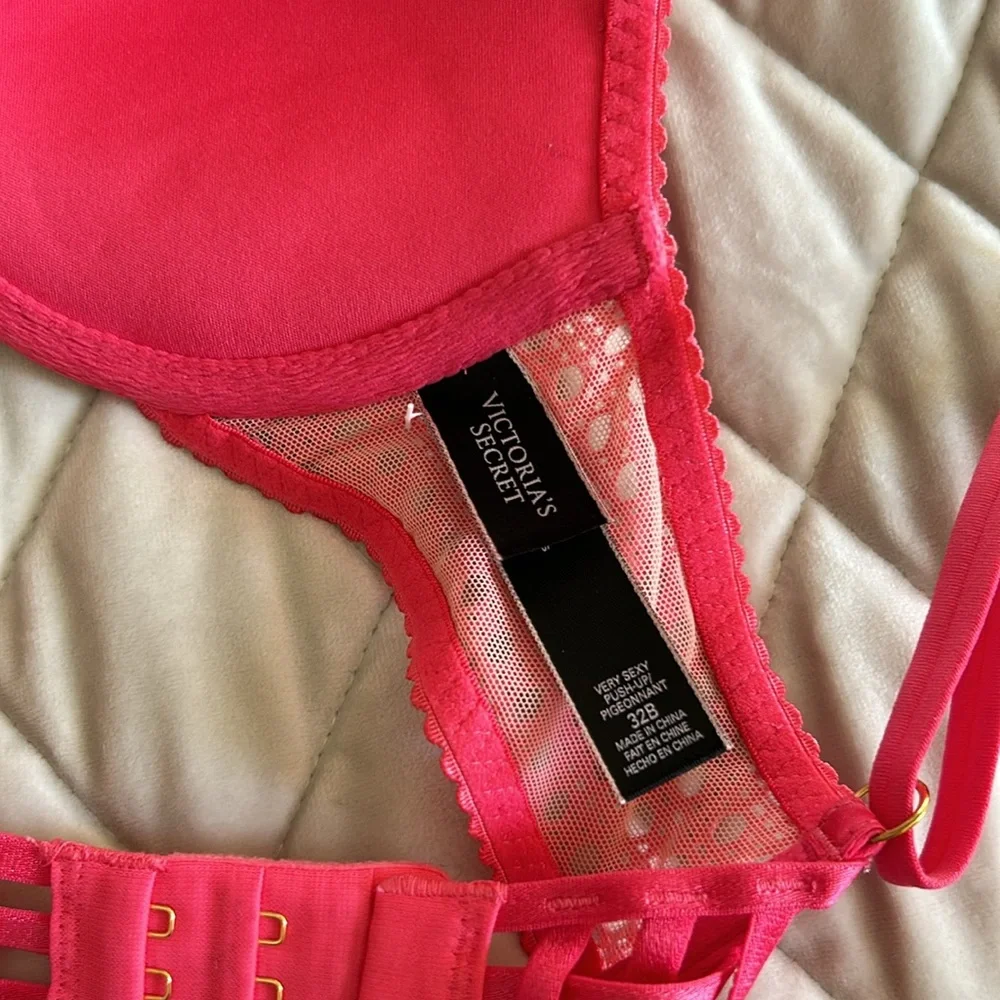 Victorias Secret light bottom support